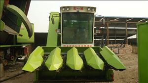 自走式玉米收割機